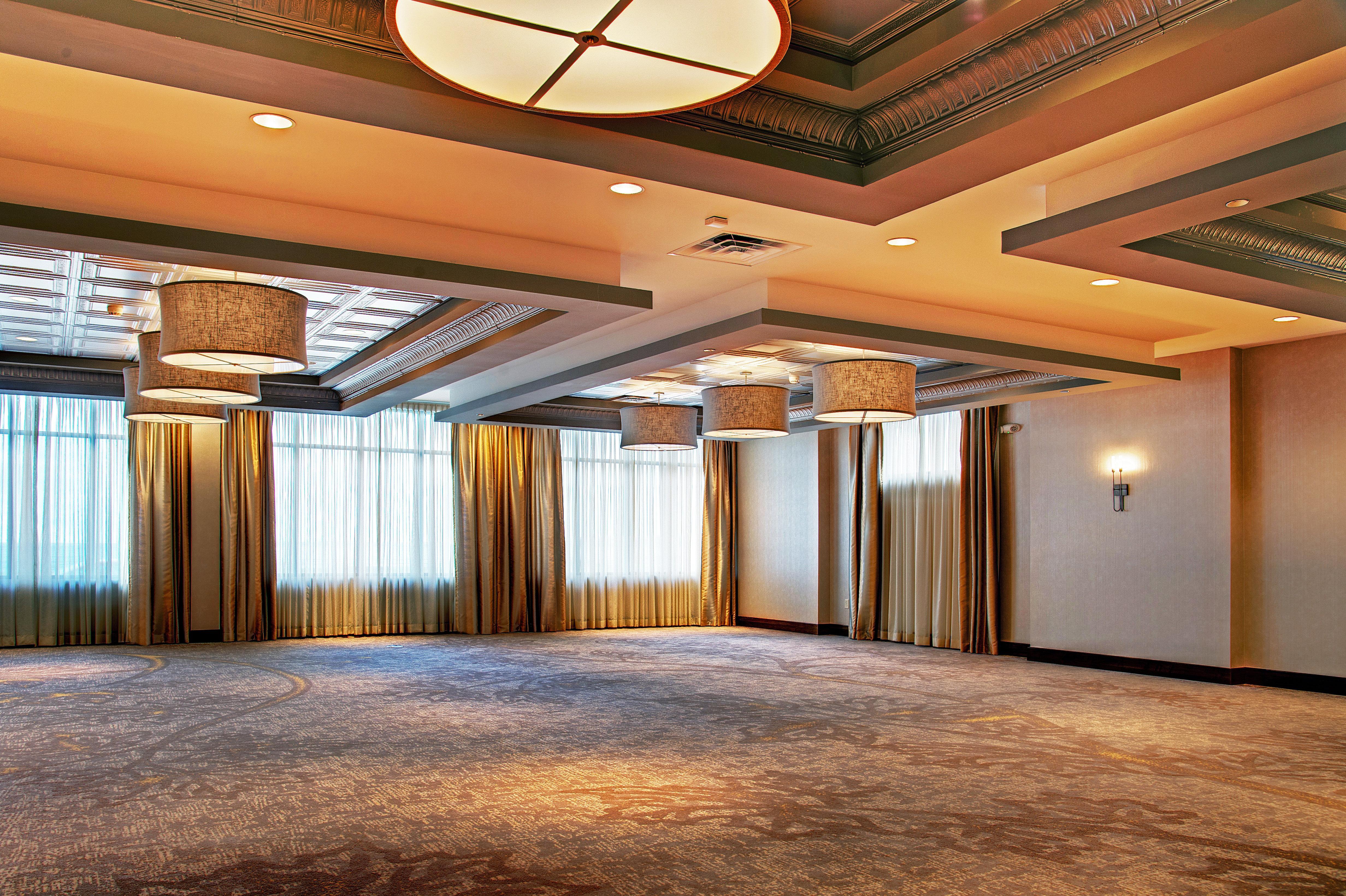 Hotel Indigo Traverse City By Ihg Екстериор снимка