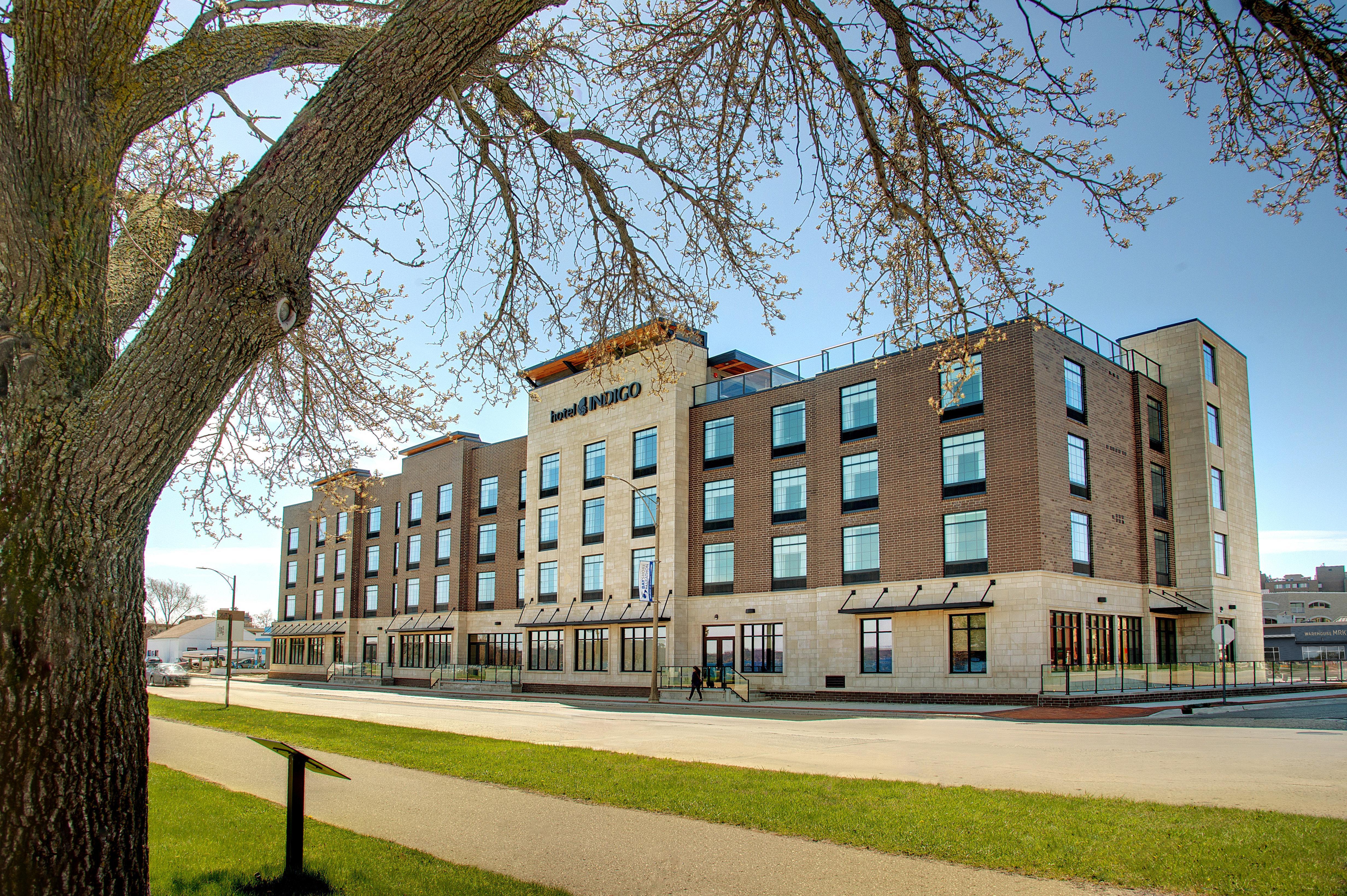 Hotel Indigo Traverse City By Ihg Екстериор снимка