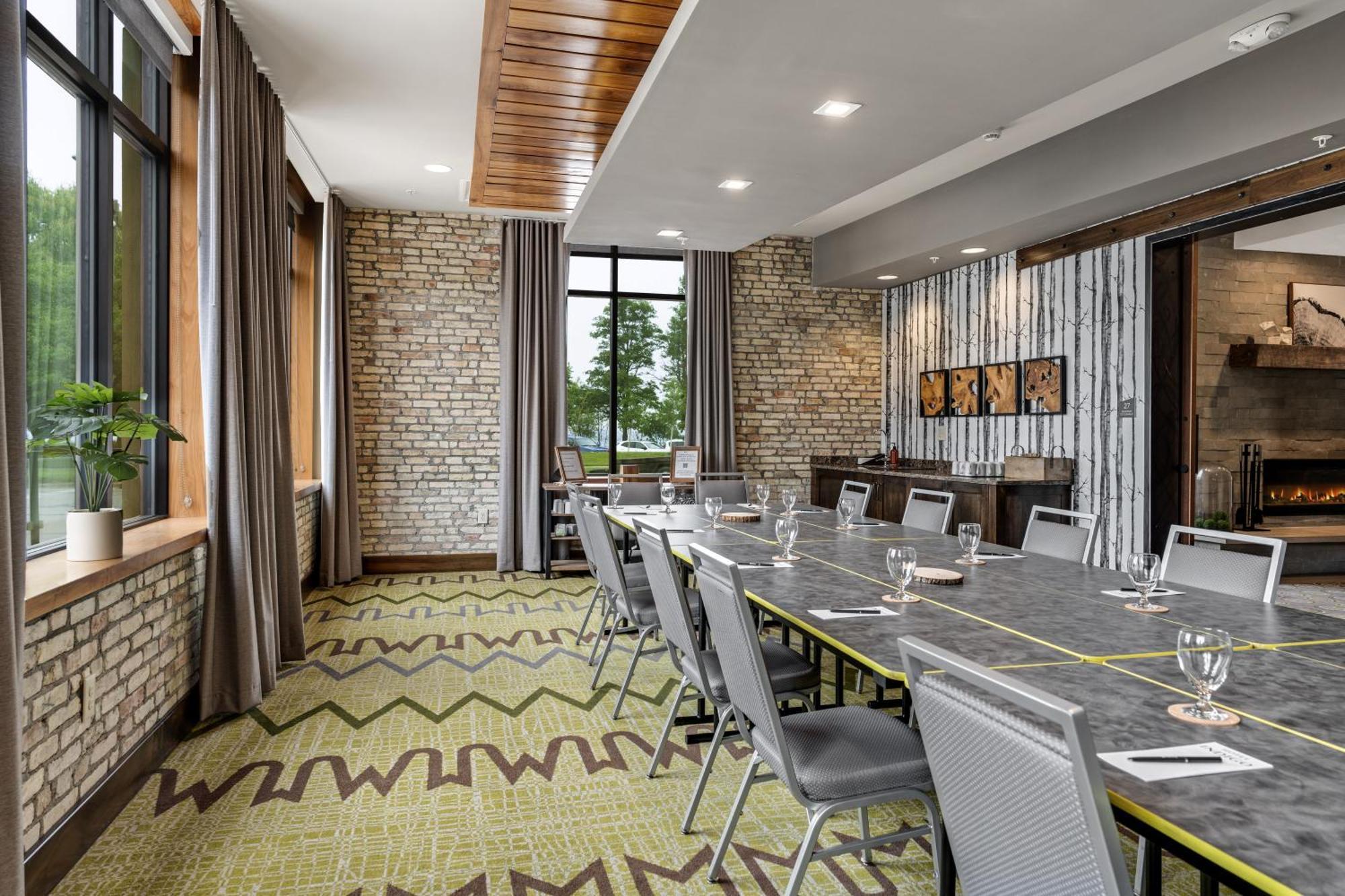Hotel Indigo Traverse City By Ihg Екстериор снимка