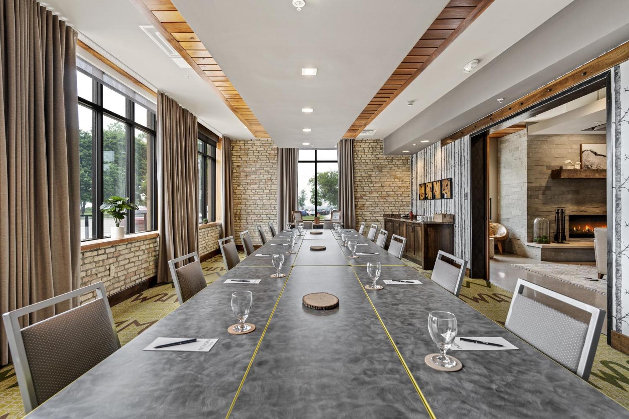 Hotel Indigo Traverse City By Ihg Екстериор снимка