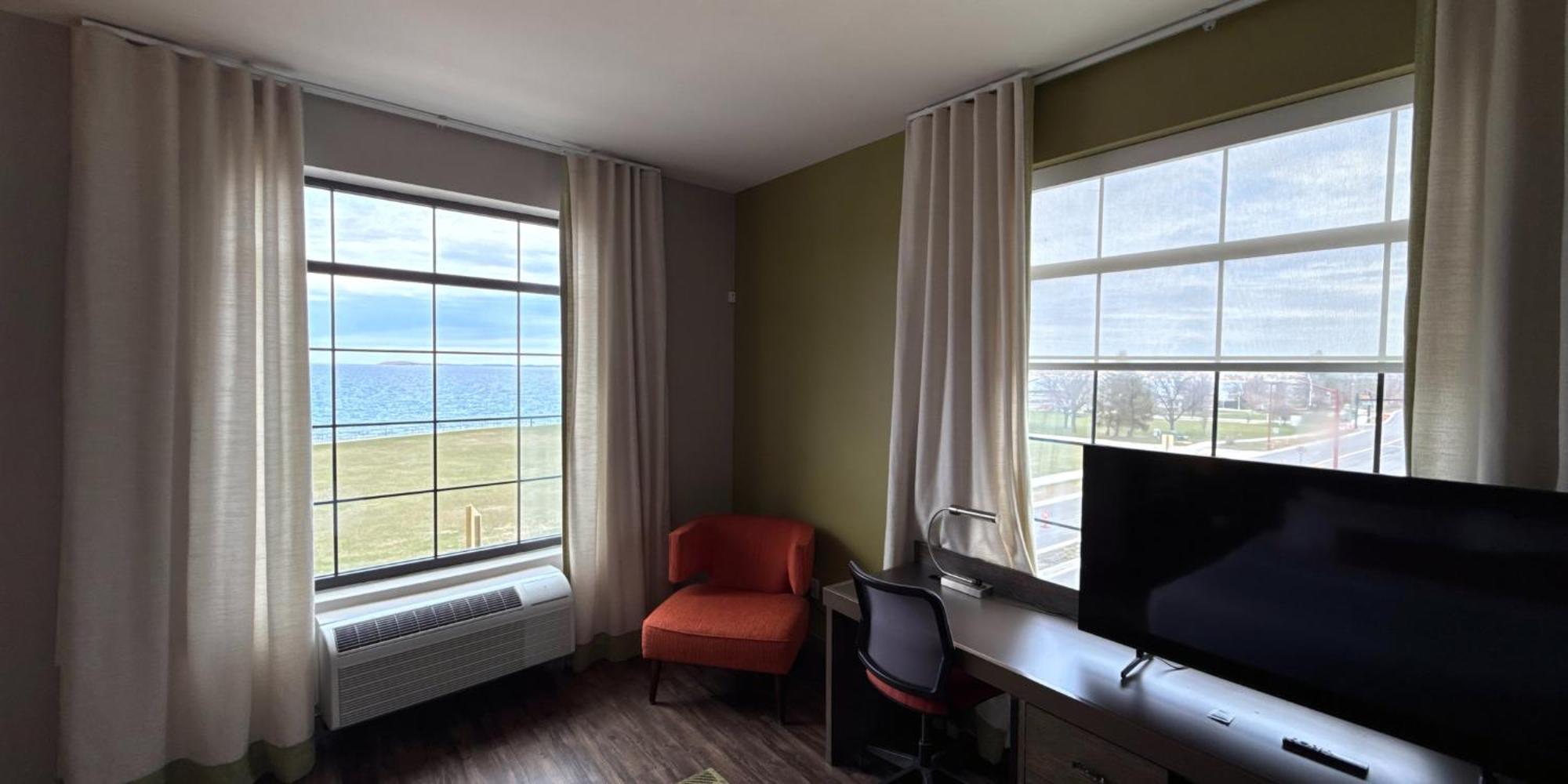 Hotel Indigo Traverse City By Ihg Екстериор снимка